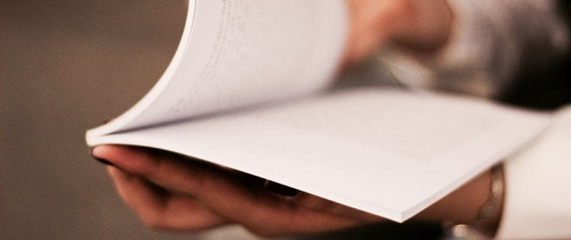 Do we read differently on paper than on a screen? Do we read differently on paper than on a screen?